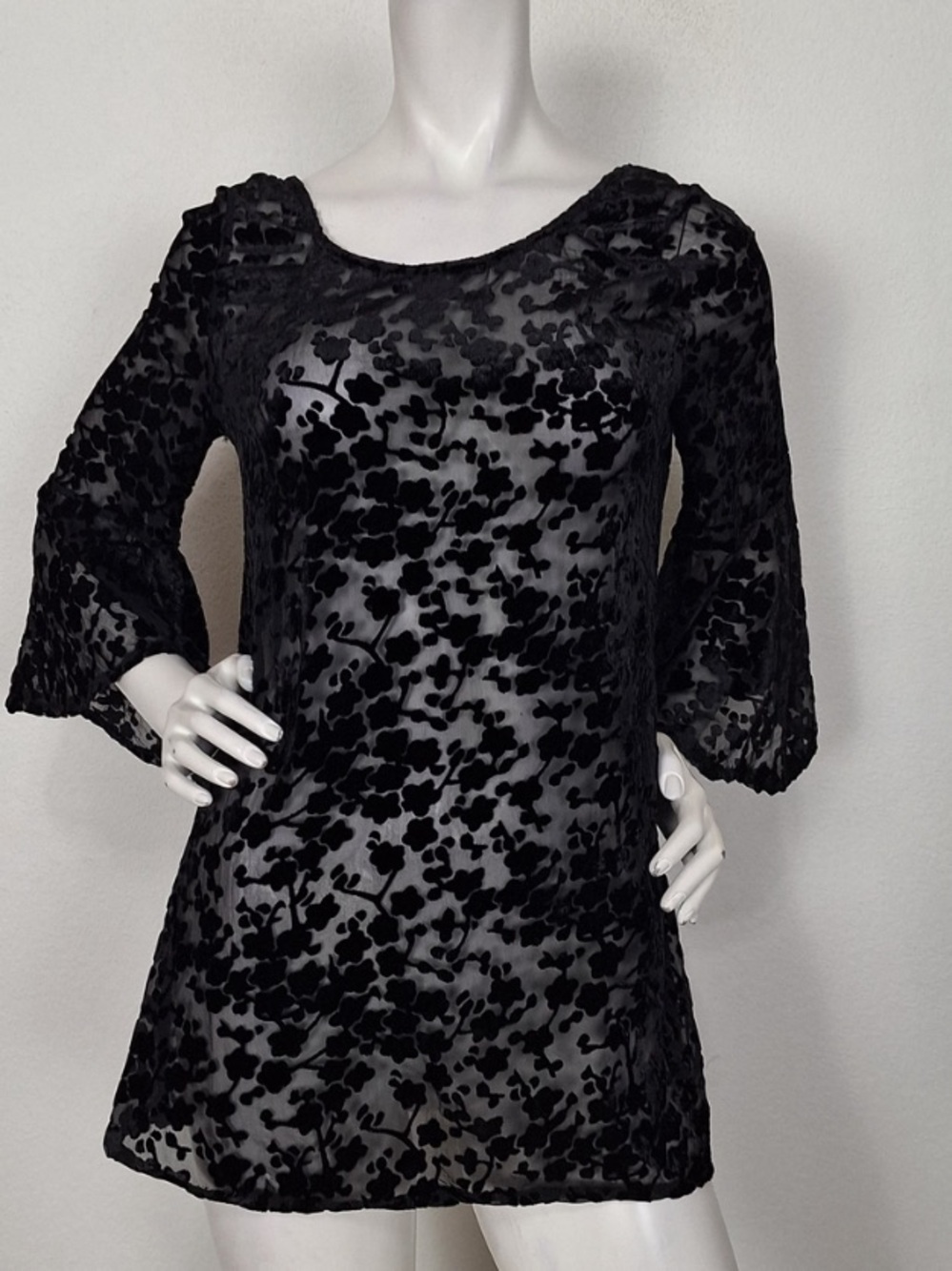 Gypsy Junkies Black Floral Bell Sleeve Whimsigoth Witchy Open Back Blouse Sz S/M